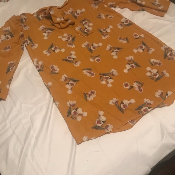 Multi colored blouse - Picture 2 of 2